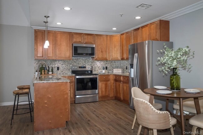 Building Photo - 408 Pine Creek Ave