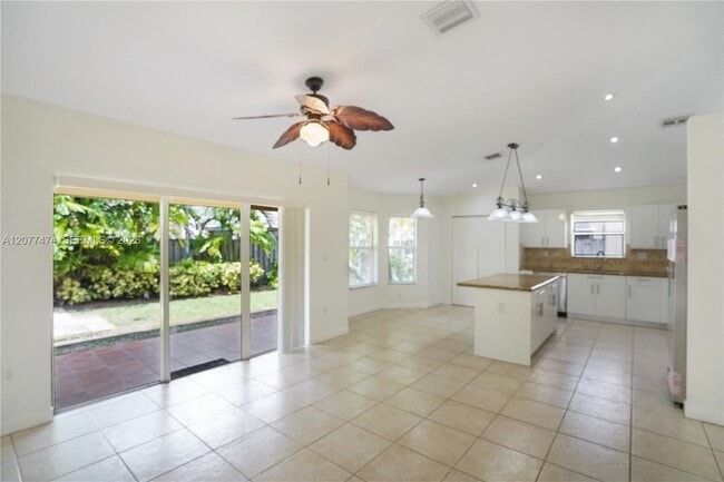Building Photo - 13950 SW 155th Ct