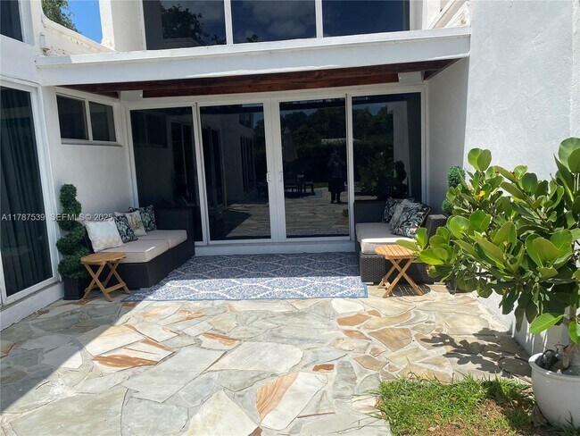 Building Photo - 4050 NE 25th Ave