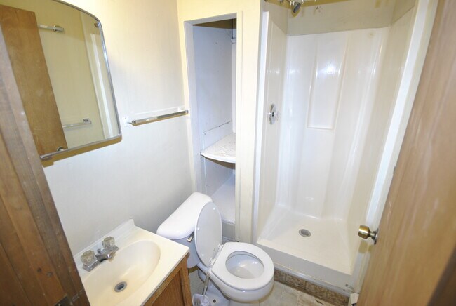 Building Photo - 618 Packard St