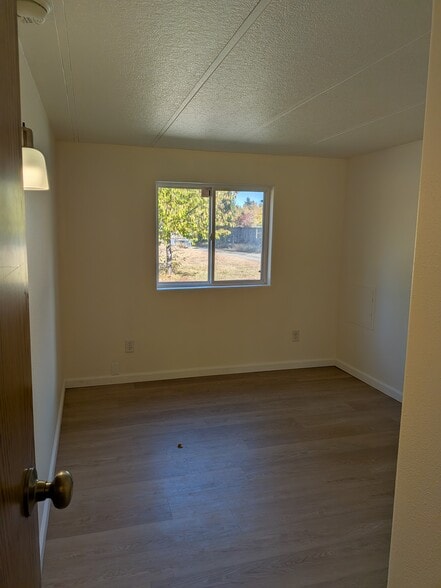 Building Photo - 6010 Knoble Rd E