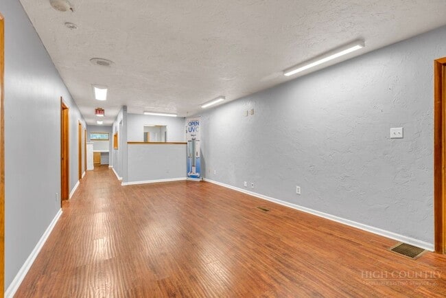 Building Photo - 483 NC-105 Extension