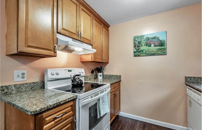 Building Photo - 25 Christian Hill Rd