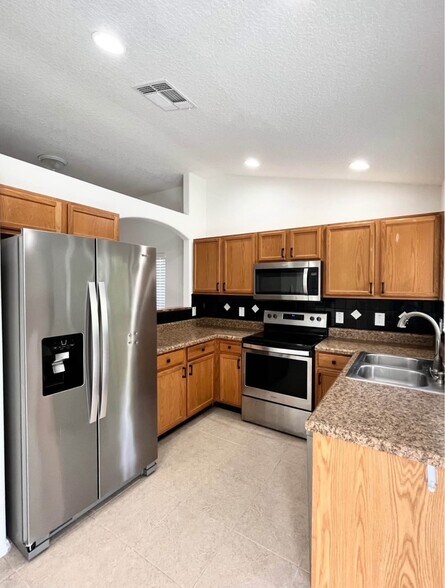 Building Photo - 13927 Corrine Key Pl