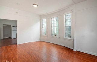 Building Photo - 1522 W 29th St
