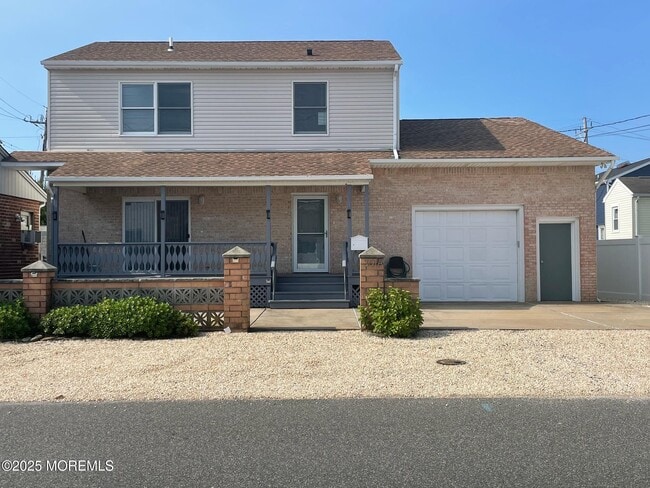 Primary Photo - 301 Arnold Ave