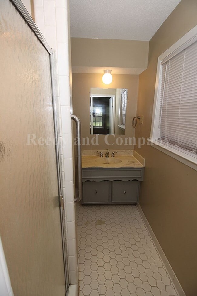 Building Photo - 5130 Queen Elizabeth Fwy