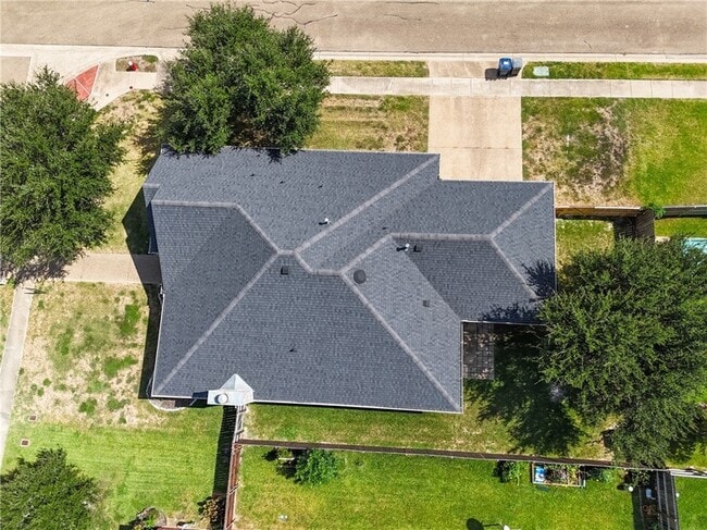 Building Photo - 8426 Alison Ave