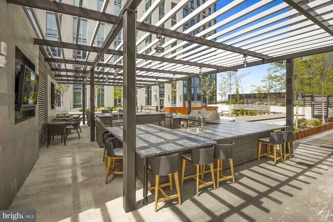 Building Photo - 1650 Silver Hill Dr