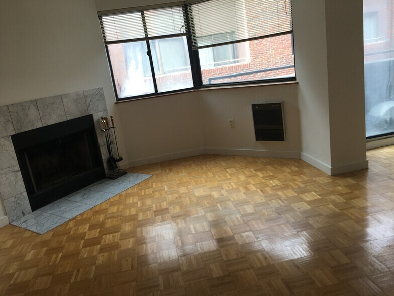 Building Photo - 147 Kelton St