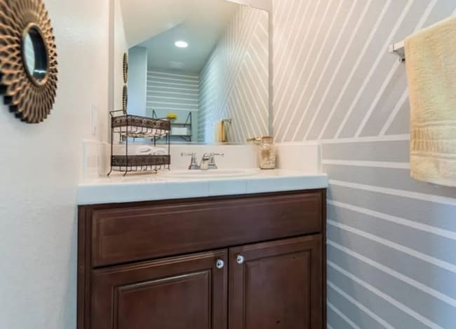 Building Photo - Heritage Square Newer Two Story in Gated D...