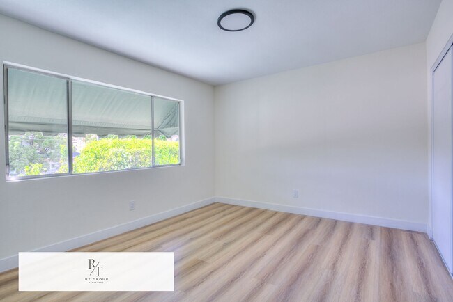 Building Photo - Fully Upgraded Spacious 3-Bedroom Unit in Prime Arcadia Location