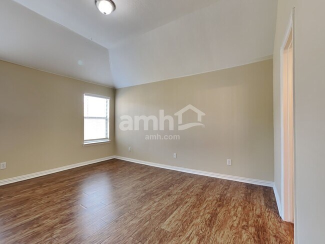 Building Photo - 213 Rawhide St