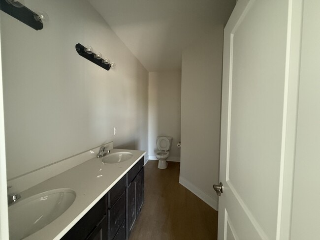 Building Photo - 2000 N Reece Ct