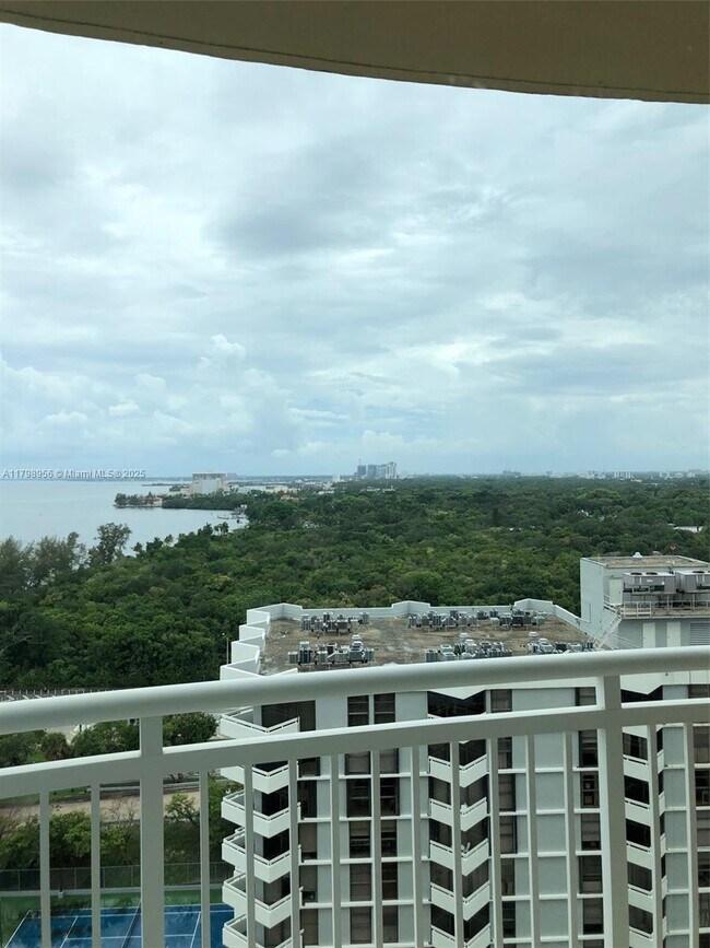 Building Photo - 2475 Brickell Ave