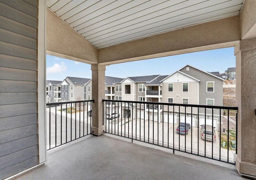 Building Photo - 1807 W Eaglewood Dr