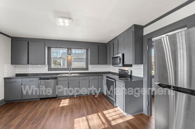 Building Photo - 401 W Ketchie St