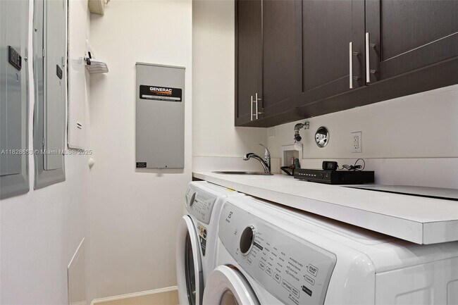 Building Photo - 7530 SW 56th Ct