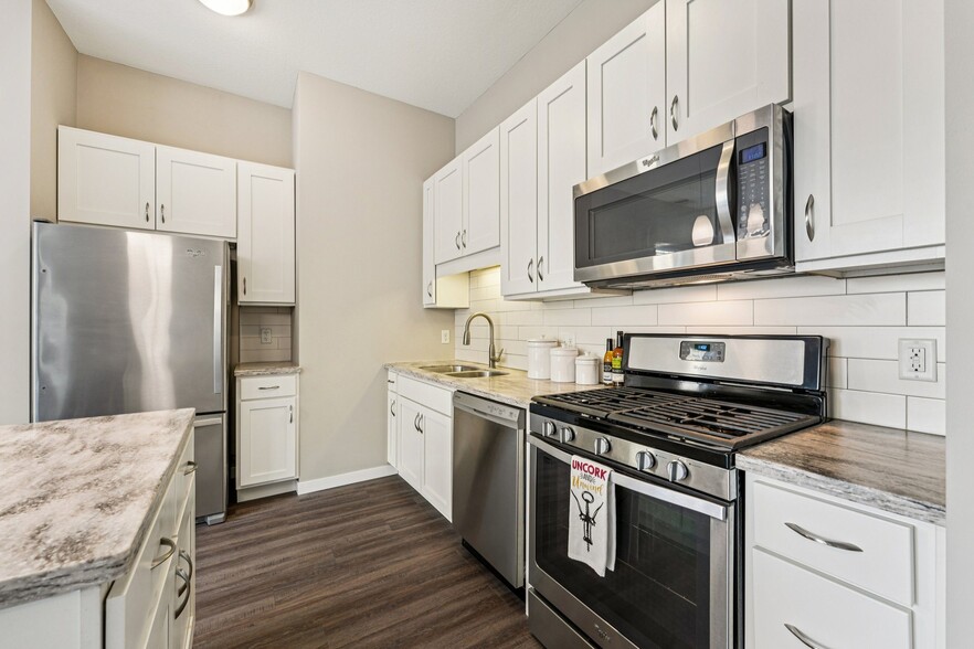 Building Photo - 71 France