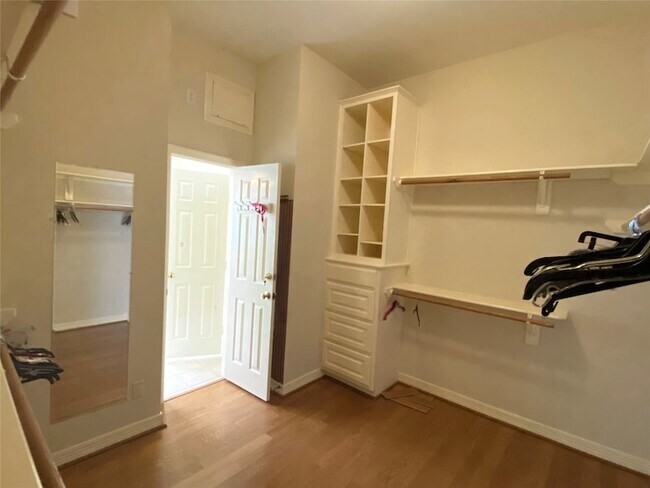 Building Photo - 4518 N Pine Brook Way