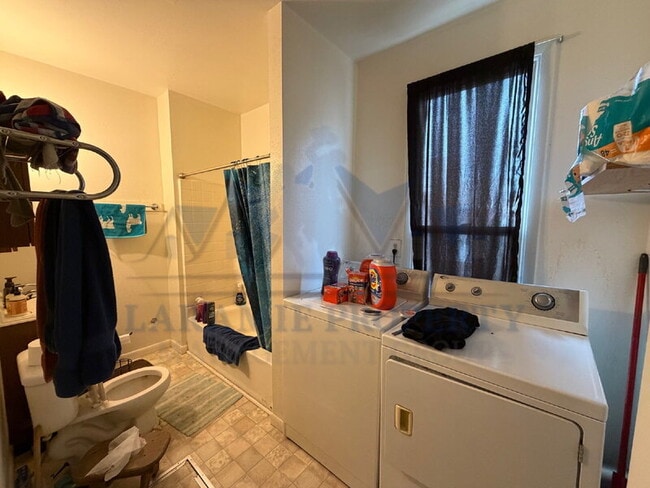 Building Photo - 705 S 2nd St