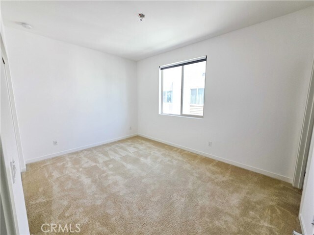 Building Photo - 164 Placemark