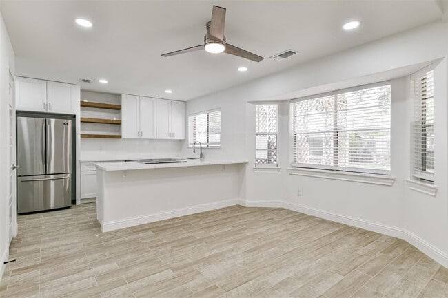 Building Photo - 408 Christina Ln