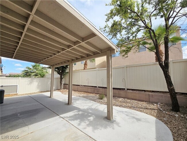 Building Photo - 5431 W Hasley Canyon Ave