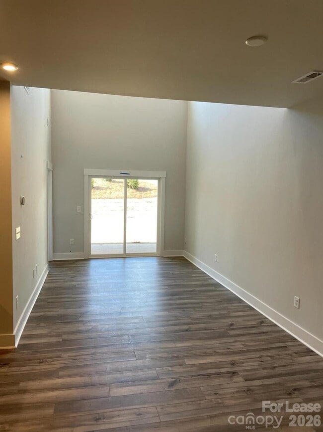 Building Photo - 9547 Munsing Dr