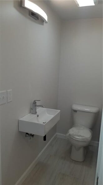 Building Photo - 8 Deluca St