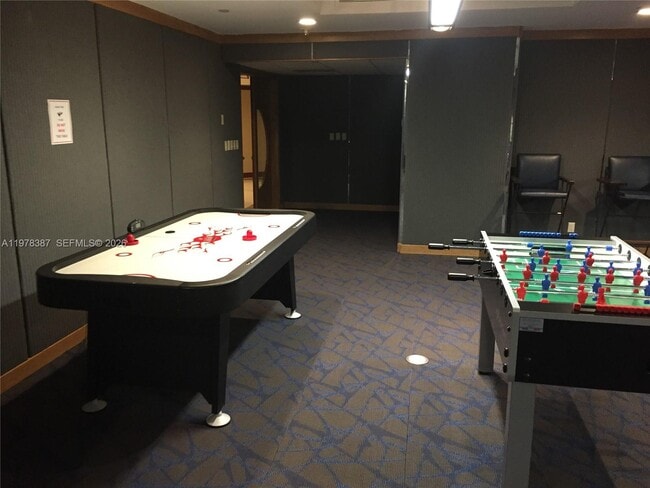 Building Photo - 19667 Turnberry Way