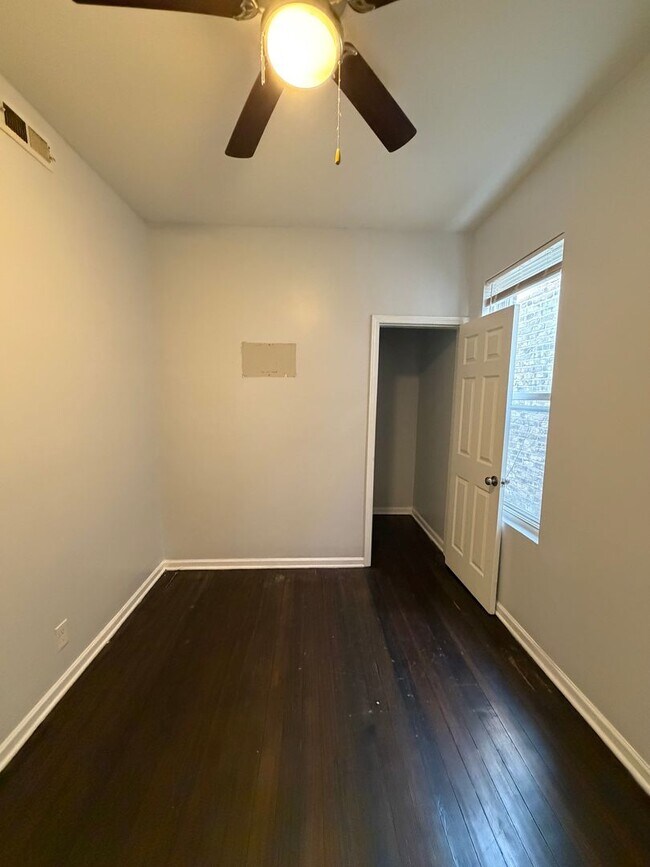 Building Photo - 7224 S St Lawrence Ave