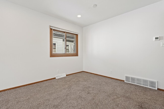 Building Photo - 2450 S 95th St