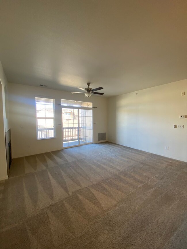 Building Photo - MOVE IN READY 2 Bed 2 Bath Unit with Patio