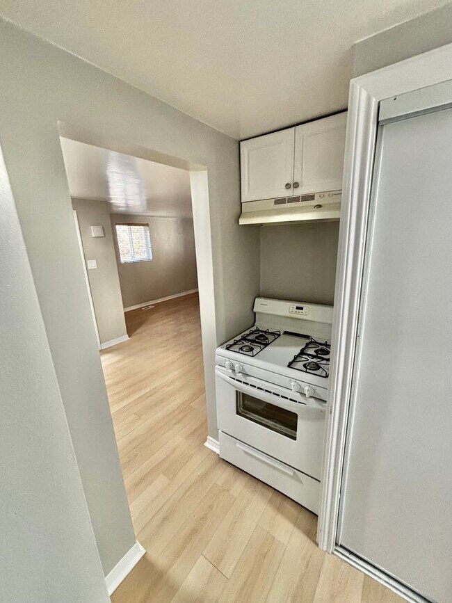 Building Photo - Prime Location! 1BR Bungalow Near DU, Light Rail & Porter Hospital — Available Now!!