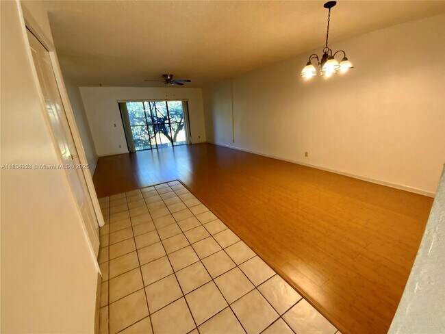 Building Photo - 417 Lakeview Dr