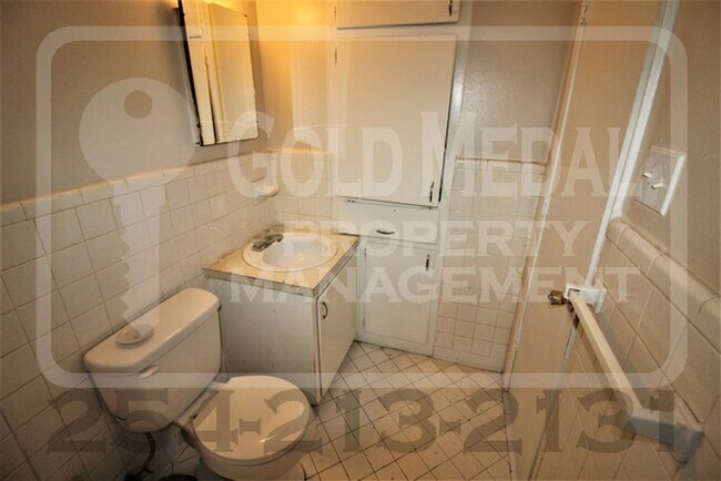 Building Photo - 801 Pecan Cir