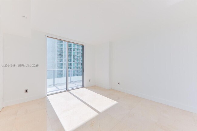 Building Photo - 1300 Brickell Bay Dr