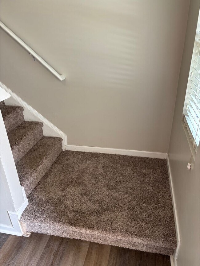 Building Photo - August Rent Free - Four Bedroom Fenced Yar...