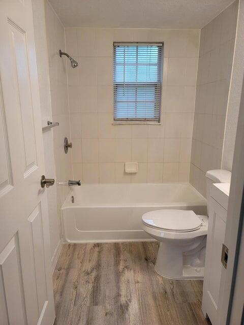 Building Photo - 1604 SE Green Acres Cir