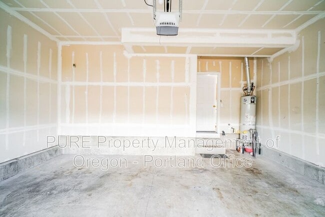 Building Photo - 16215 SW Blue Goose Ln