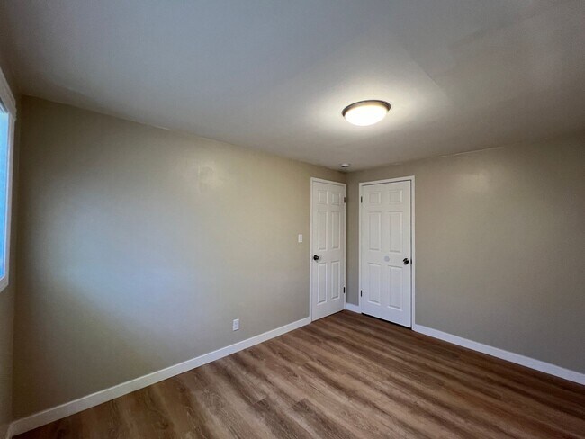 Building Photo - 324 N Central Dr
