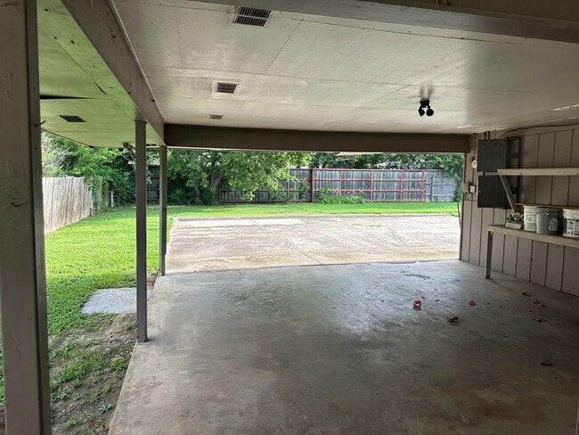 Building Photo - Great Duplex in Irving!