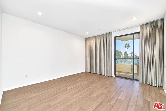 Building Photo - 871 Crenshaw Blvd