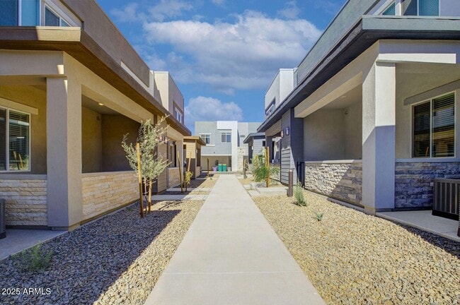 Building Photo - 16830 N 141st Ave