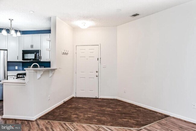 Building Photo - 13070 Autumn Woods Way