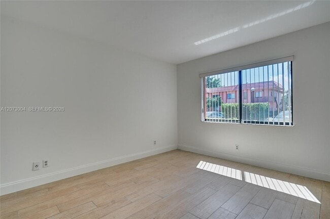 Building Photo - 231 Lakeview Dr