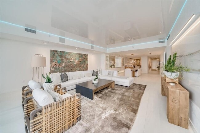 Building Photo - 2200 N Ocean Blvd