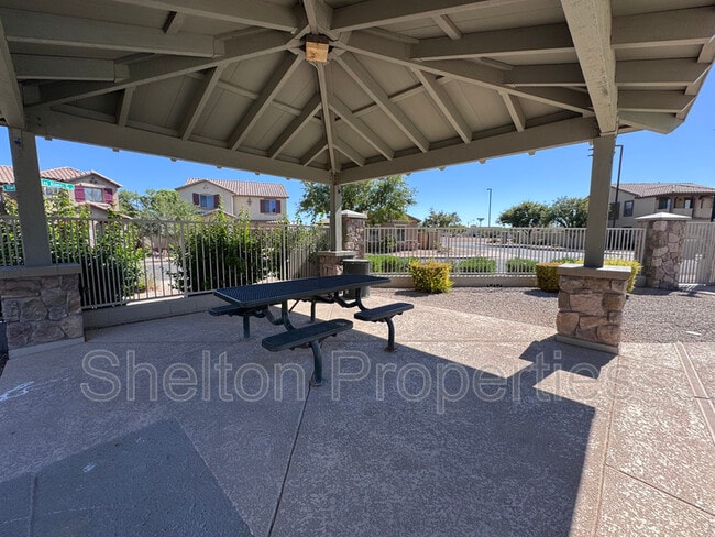 Building Photo - 2047 S Starling Dr