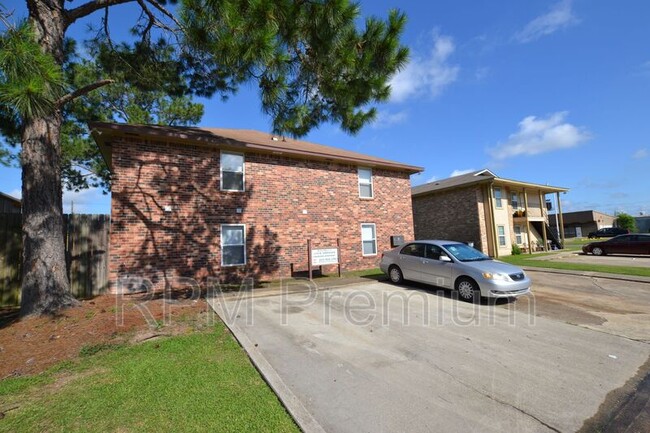 Building Photo - 2150 N Sherwood Forest Dr